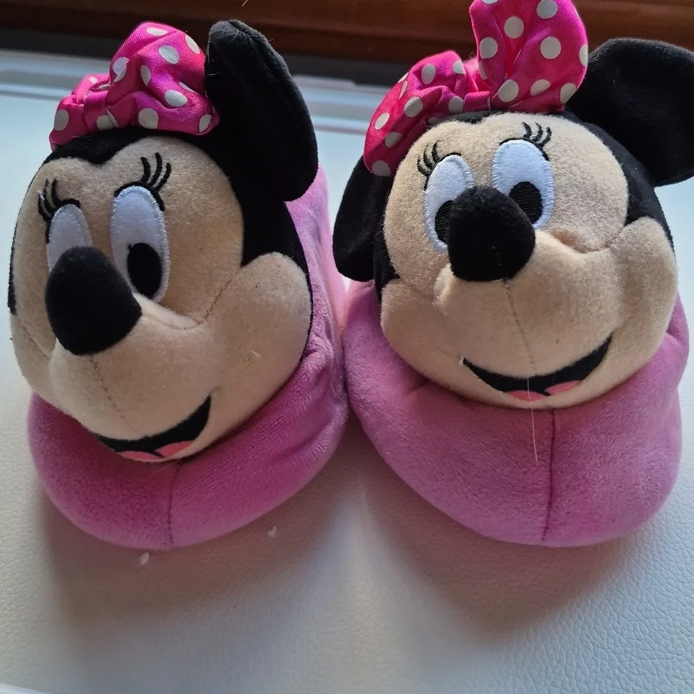 Girls/Toddler Minnie Mouse Slippers Size 5/6